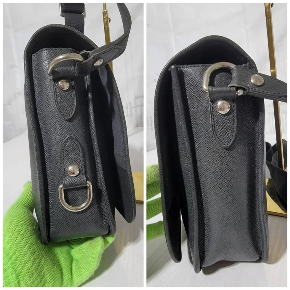 Authentic Louis Vuitton Taiga Andrei Messenger Bag Black